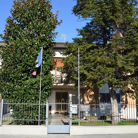 לינה וארוחת בוקר My Way 2*